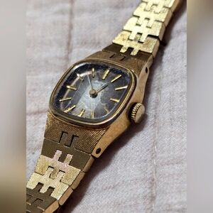 (36)Vintage SEIKO 17 Jewel Mechanical Wind Up Ladies working gold toned